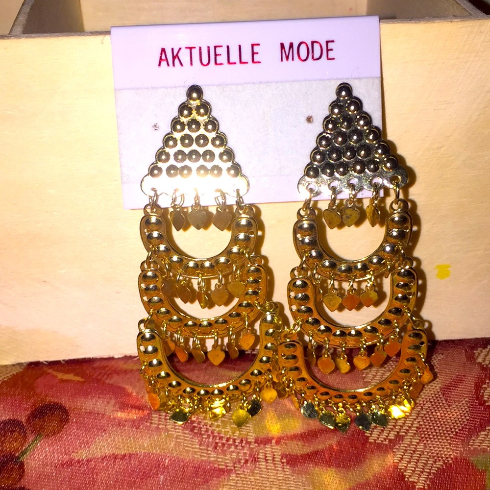 Gold  earrings they are not real gold